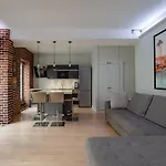 Calm Modern 1br, Premium Comfort In *