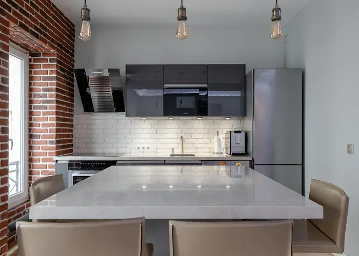 Calm Modern 1br, Premium Comfort In *