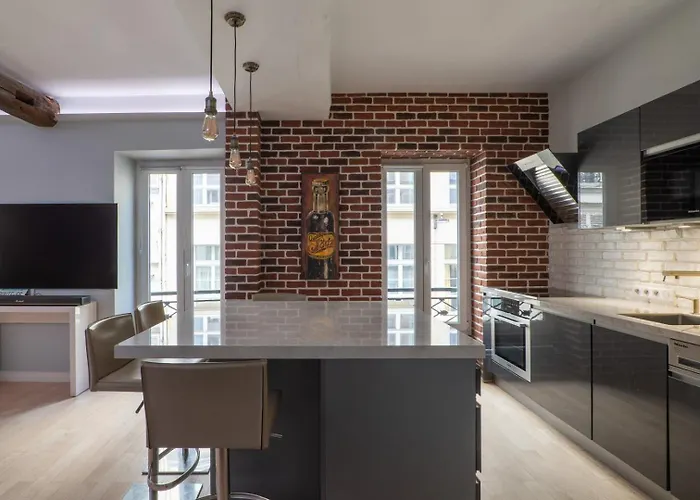 Calm Modern 1br, Premium Comfort In דירה *